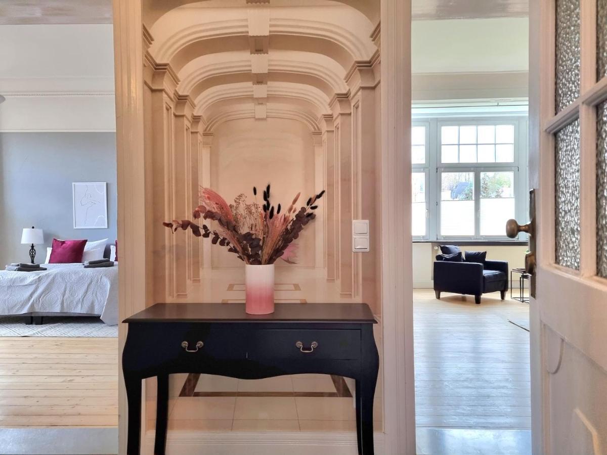 Charysma - Jugendstil Trifft Moderne, Schlafzimmer Mit Smart-Tv, Tischfussball, Darts, Parkplatz Hamelin Exterior foto